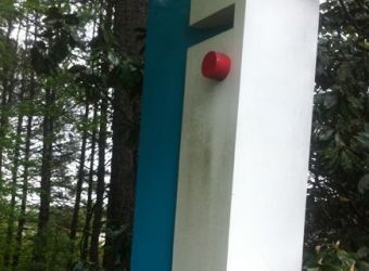 Dirty exterior column before pressure washing